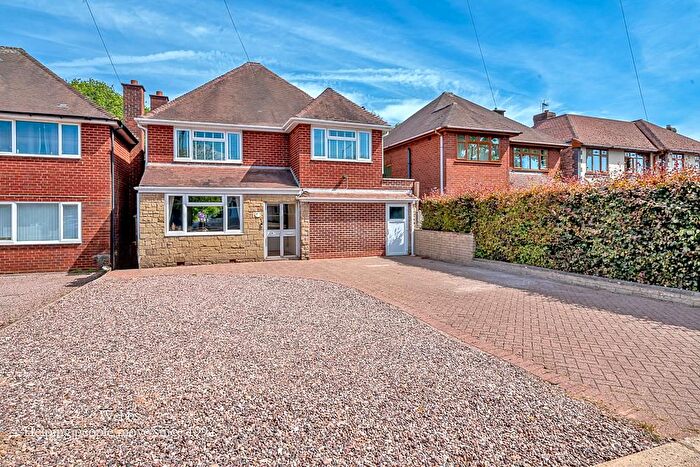 3 Bedroom Detached House For Sale In Broad Lane, Essington, Wolverhampton, WV11
