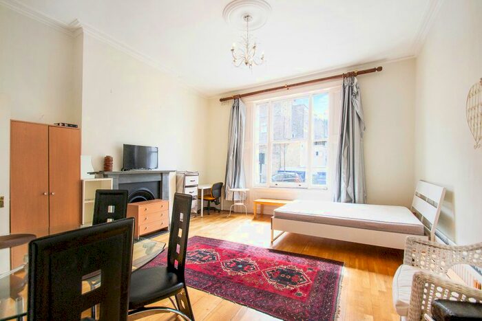 2 Bedroom Maisonette To Rent In Eardley Crescent, London, SW5