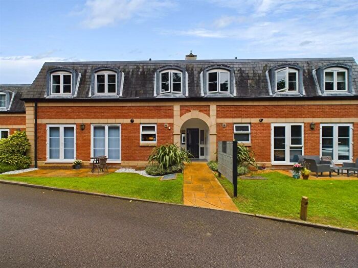 2 Bedroom Flat To Rent In Worth, Crawley, RH10