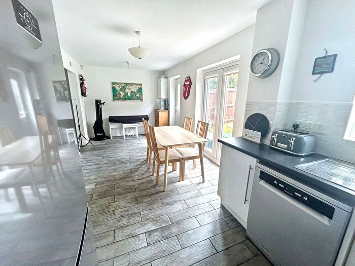 3 Bedroom Semi-Detached House For Sale In Dobson Close, High Spen, Rowlands Gill, NE39