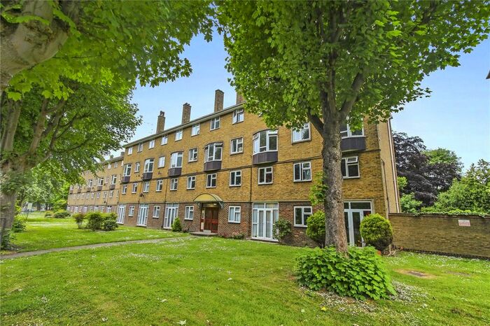 3 Bedroom Maisonette To Rent In Spencer Park, London, SW18