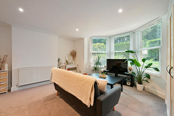 Apartment To Rent In The Gardens, East Dulwich London, SE22