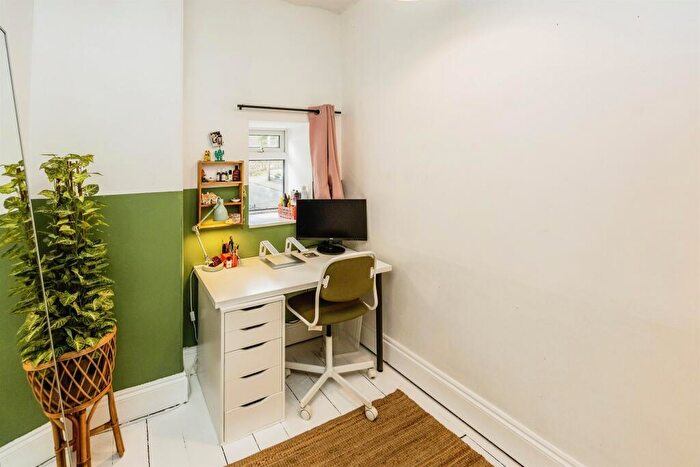 2 Bedroom End Of Terrace House For Sale In Upper Fountain Street, Sowerby Bridge, HX6