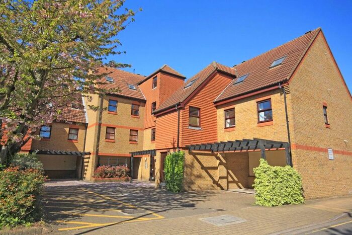 1 Bedroom Flat To Rent In Pursewardens Close, London, W13