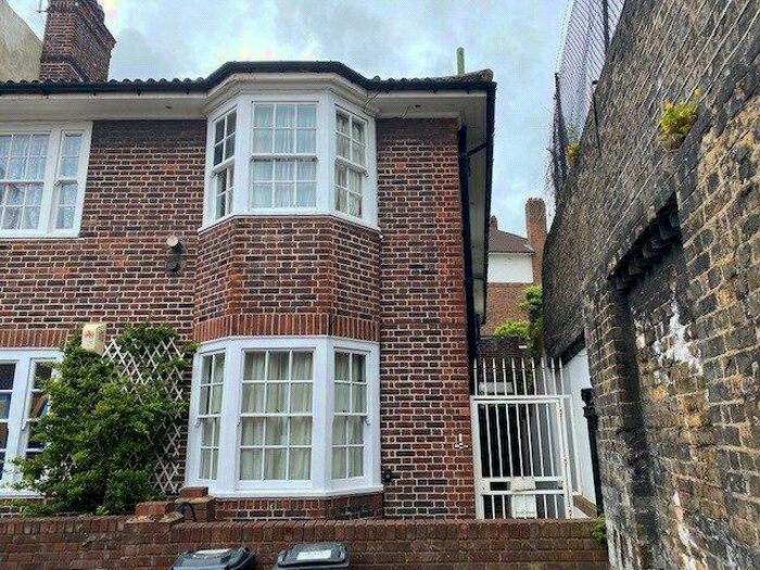 4 Bedroom Apartment To Rent In Montford Place, Kennington, London, SE11