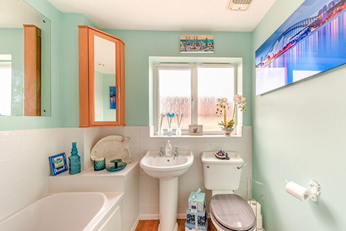 3 Bedroom End Of Terrace House For Sale In Greenfield Avenue, Solihull, CV7