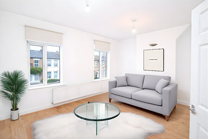 3 Bedroom Terraced House For Sale In Eardley Road, London, SW16