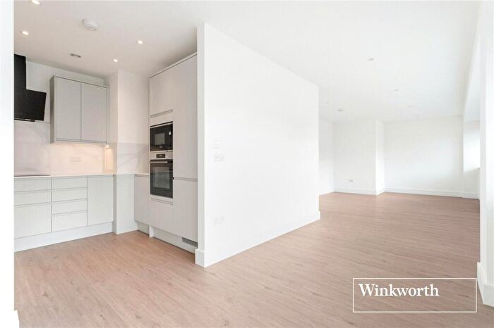 2 Bedroom Apartment To Rent In Arcadia Avenue, London, N3