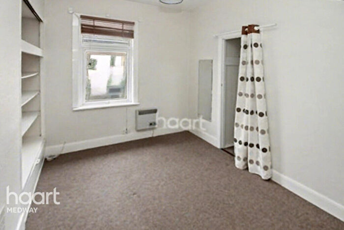 1 Bedroom Apartment For Sale In Brompton Lane, Rochester, ME2