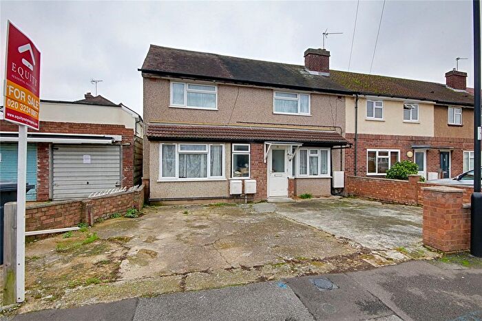 3 Bedroom Flat For Sale In Sheppard Close, Enfield, EN1