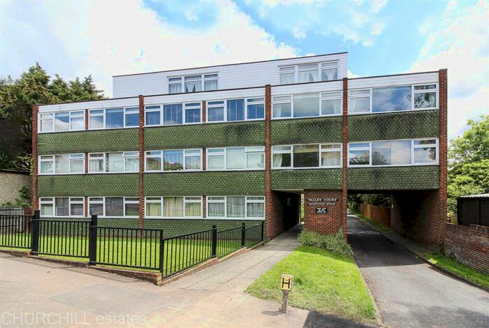 2 Bedroom Flat To Rent In Valley Court, Cavendish Avenue, Woodford Green, IG8
