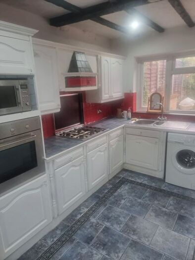2 Bedroom Flat To Rent In Alwyn Close, New Addington, Croydon, CR0