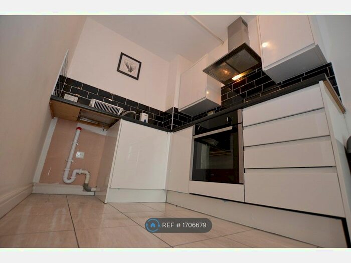 1 Bedroom Flat To Rent In Jeeyas Apartments, London, E16