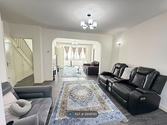 4 Bedroom Terraced House To Rent In Sydney Road, Ilford, IG6