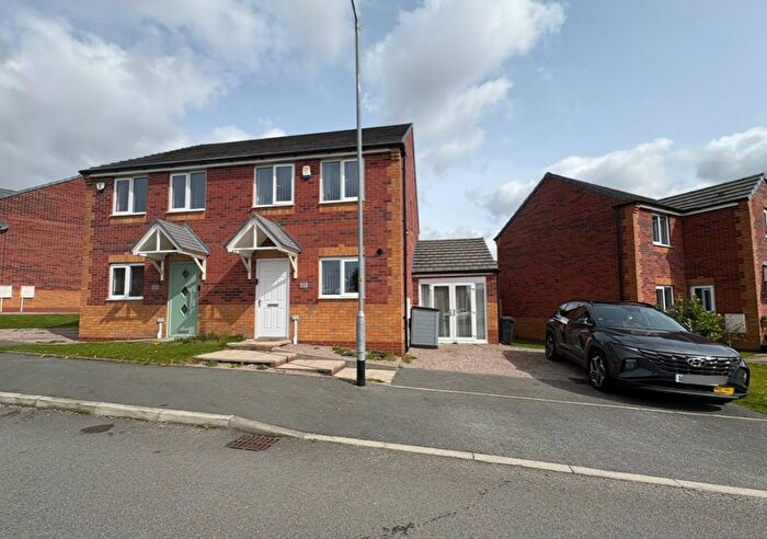 3 Bedroom Semi-Detached House For Sale In Blindsill Road, Farnworth, Bolton, BL4