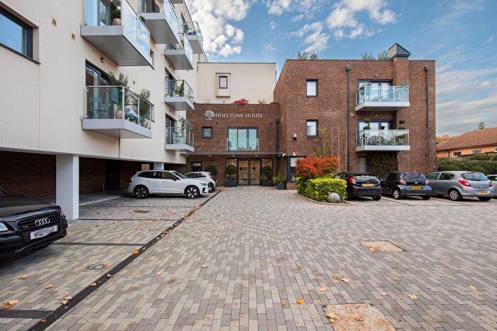 2 Bedroom Flat For Sale In High Road, Loughton, IG10
