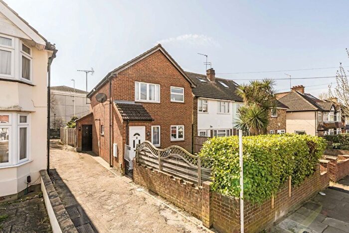 1 Bedroom Property To Rent In Mayfield Gardens, London, W7