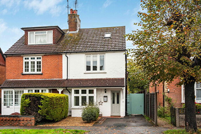 4 Bedroom Semi-Detached House For Sale In The Mount, Cranleigh, GU6