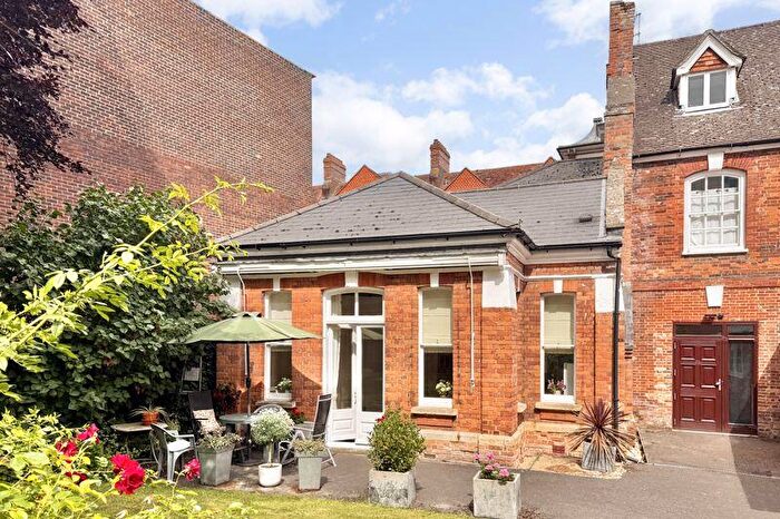 1 Bedroom Flat For Sale In Newbury Street, Wantage, OX12