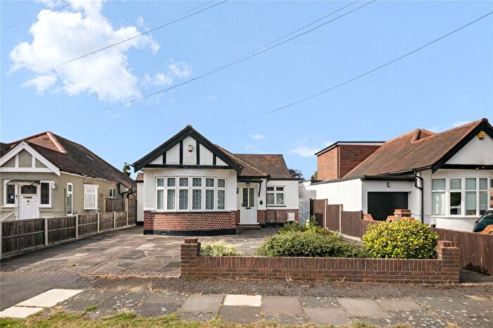 2 Bedroom Bungalow For Sale In Kenbury Close, Ickenham, Uxbridge, UB10