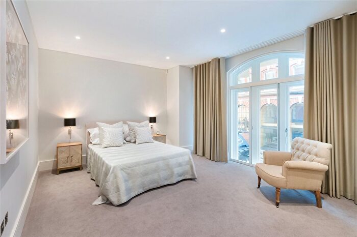 3 Bedroom Flat To Rent In Hay Hill, London, W1J