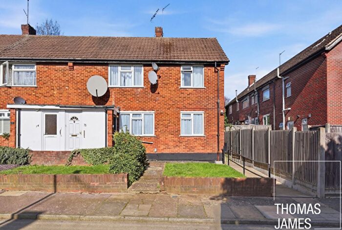 1 Bedroom Maisonette For Sale In Linden Close, Southgate, N14