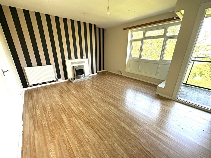 2 Bedroom Flat To Rent In Park Walk, Northampton, Northamptonshire, NN5