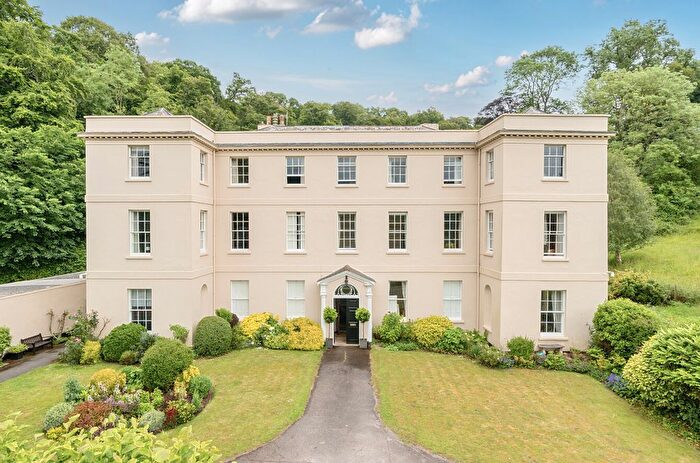 2 Bedroom Flat For Sale In Collipriest, Tiverton, Devon, EX16