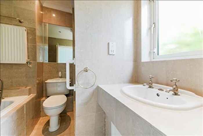 2 Bedroom Flat To Rent In Marian Lodge, The Downs, Wimbledon, SW20