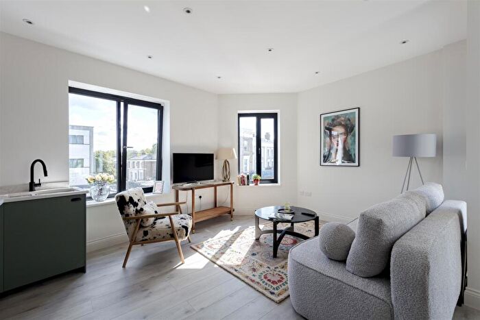 2 Bedroom Flat For Sale In Norwood Road, London, SE27