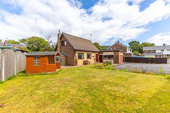 3 Bedroom Detached House For Sale In Lydgate Drive, New Mill, Holmfirth, HD9