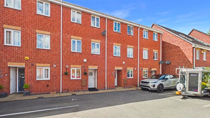 4 Bedroom Terraced House For Sale In The Infield, Halesowen, B63