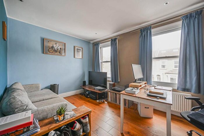 1 Bedroom Flat For Sale In Ringwood Road, Walthamstow, London, E17