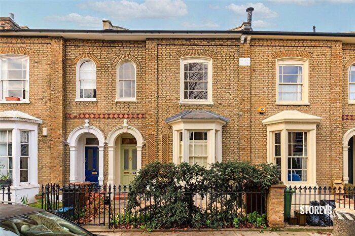 4 Bedroom Property To Rent In St. Philip's Road, London Fields, Hackney, E8