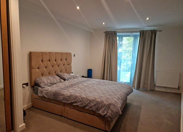 2 Bedroom Flat To Rent In Brookhill Road, Woolwich, SE18