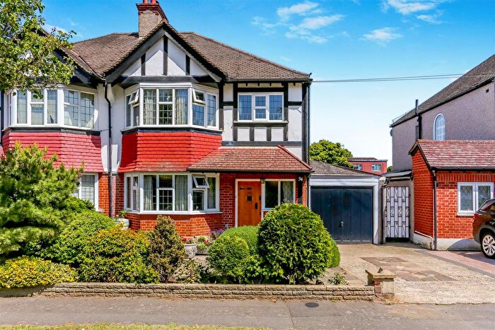 3 Bedroom Semi Detached House For Sale In Summerville Gardens, Cheam, Sutton, SM1