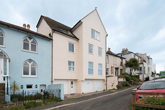 2 Bedroom Flat For Sale In St. Marys Terrace, Hastings, TN34