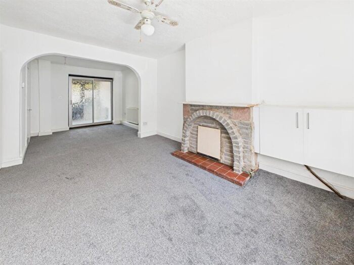 3 Bedroom Semi-Detached House To Rent In Heath End Road, Nuneaton, CV10