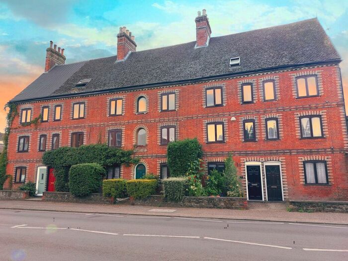 2 Bedroom Flat To Rent In Petersfield Road, Midhurst, GU29