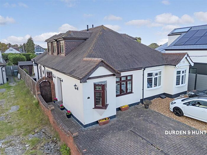 4 Bedroom Semi Detached Bungalow For Sale In Hood Road, Rainham, RM13