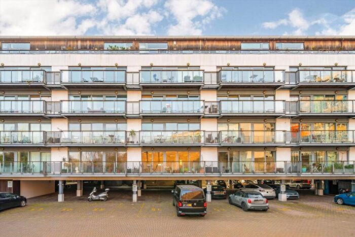 2 Bedroom Flat For Sale In Dace Road, Bow, E3