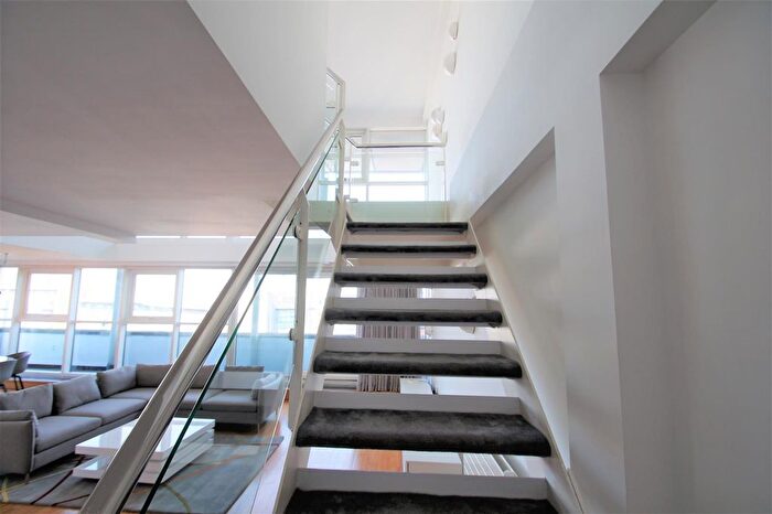 3 Bedroom Flat To Rent In St. Marys Parsonage, Manchester, M3