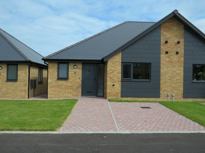 2 Bedroom Bungalow To Rent In Old Poplar Close, Seaford, BN25