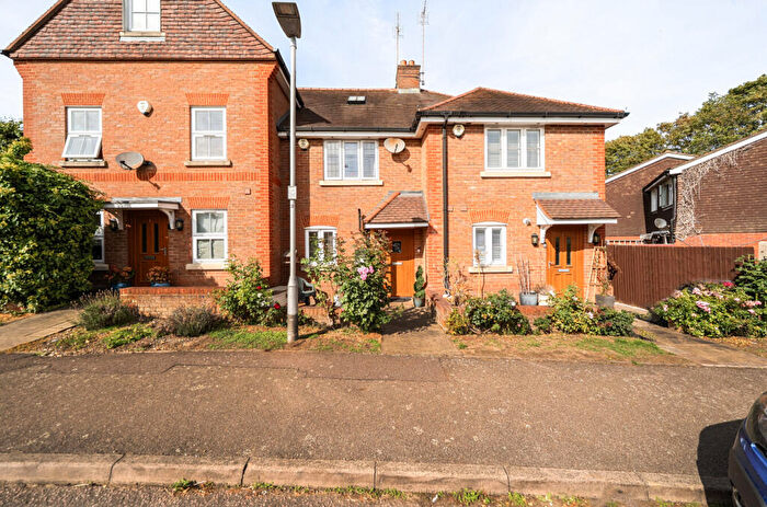 3 Bedroom Terraced House For Sale In Fullerton Close, Markyate, St. Albans, AL3