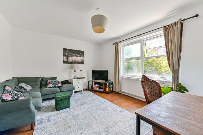 3 Bedroom Property To Rent In Allnutt Way, Clapham Park, London, SW4