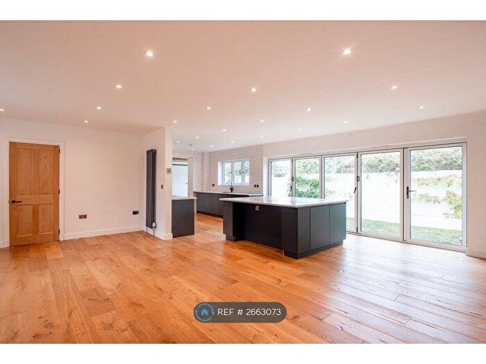 3 Bedroom Detached House To Rent In Rock Road, Cam, GL11