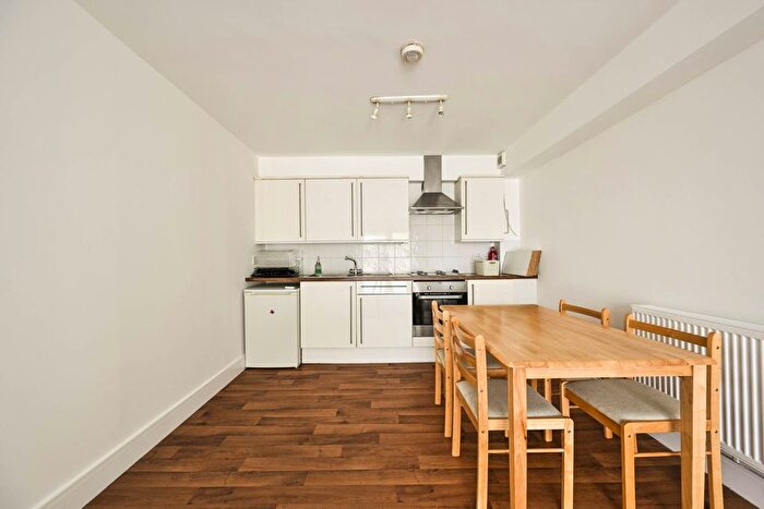 1 Bedroom Flat To Rent In Robinson Road London, Colliers Wood, SW17