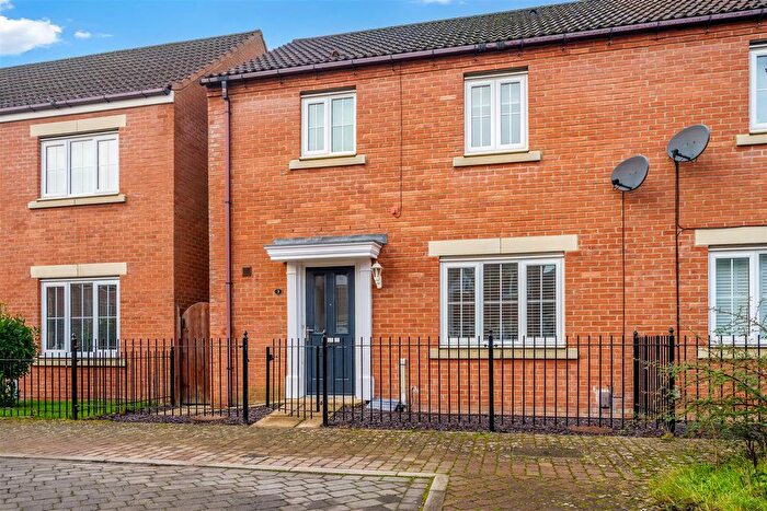 3 Bedroom Semi-Detached House For Sale In Paradise Way, Darlington, DL2