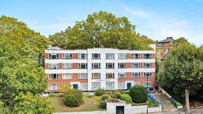 2 Bedroom Flat For Sale In Lordship Lane, London, SE22