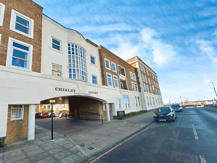 1 Bedroom Flat For Sale In Pier Avenue, Herne Bay, CT6